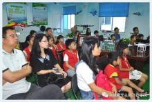 深圳侨报·阳关小记者来全球鹰无人机参观学习，让小记者大开眼界