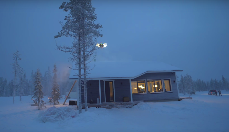 神了！国外牛人自制带人滑雪飞天无人机