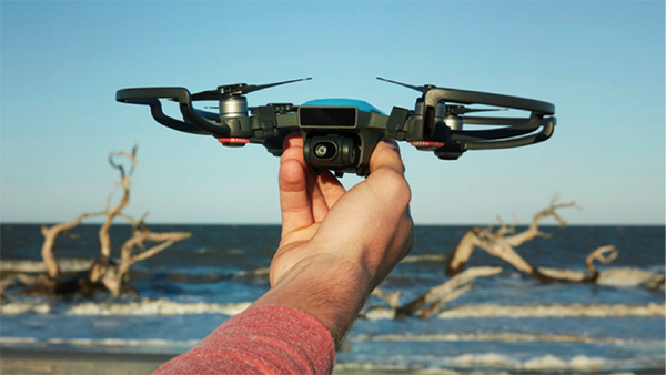 大疆首款迷你无人机Spark问世，采用英特尔Movidius先进视觉智能技术