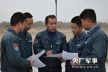 空军首批无人机飞行员李浩：驰骋无人机的战场