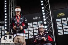 巴黎举办无人机节 42个国家参赛者香榭丽舍上演激情竞技