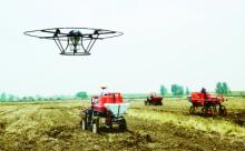 “铁牛”与无人机联手施肥效率增百倍