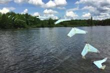 一言不和就“跳湖” 这无人机能在水上充电续航