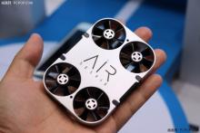 能放进手机壳里的无人机 AirSelfie亮相上海CES