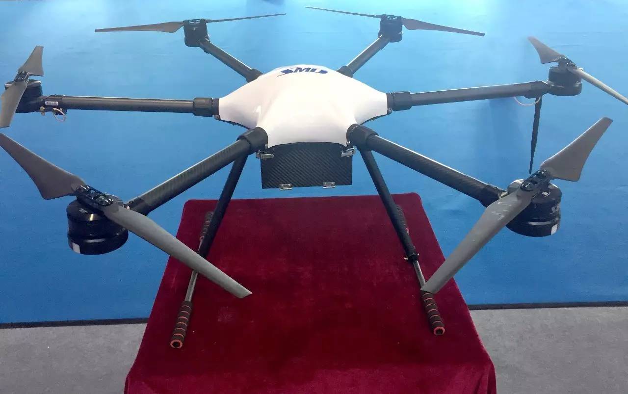 2017中国国际无人机大会智航亮出“倾转旋翼无人机”