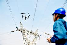 淄博供电公司用无人机对山区492基电杆避雷器进行巡检