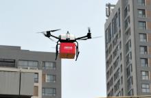 西安无人机投递实现常态化 “开窗取快递”成现实