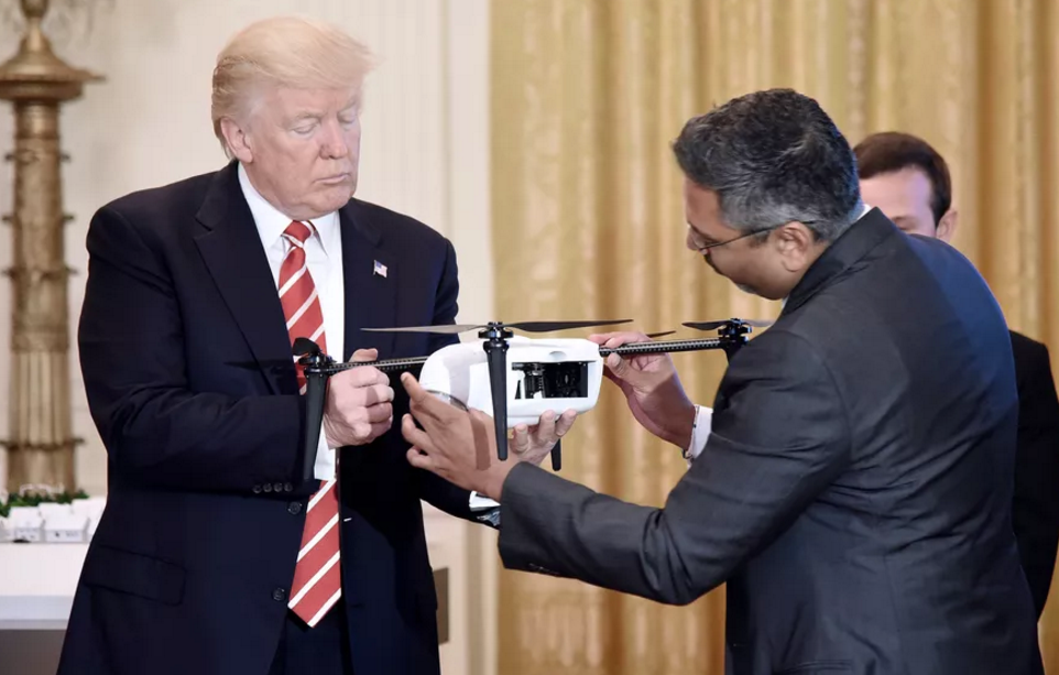特朗普政府为电信和无人机严苛政策松绑