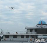 冰城水上专业级无人机本领大 发现溺水者 救生圈能“指哪投哪”