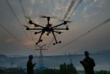 江阴供电首次使用无人机巡视光缆线路