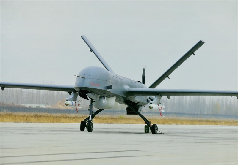 中国量产型彩虹5无人机首飞 远远领先俄罗斯