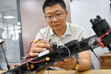 让梦想起飞：80后博士和他的无人飞行器团队