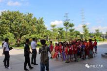 跟着东莞报业小记者一起探秘无人机知识！