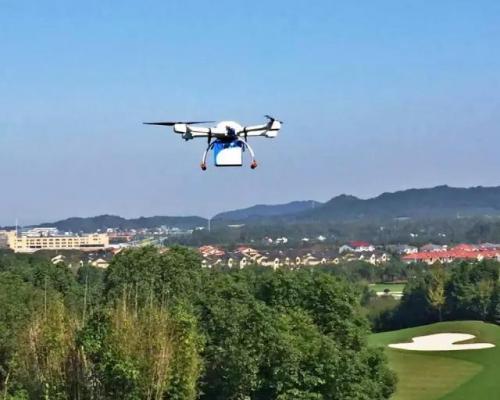 天上真掉馅饼了！无人机“送餐”秀的到底是什么？