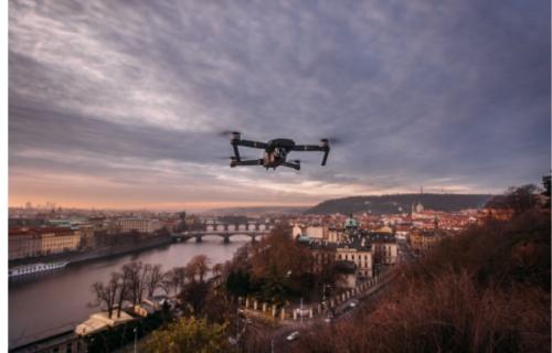 既能救灾又能消防 今夏无人机几乎“无所不能”