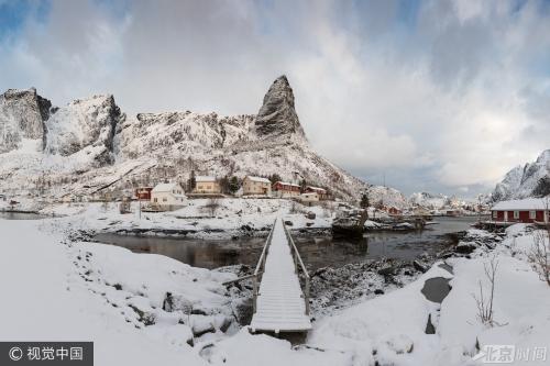 摄影师穿越1500公里 用无人机“鸟瞰”绝美群岛风光