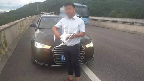 记6分！天空彩虹，男子“驾驶”无人机也被民警处罚了