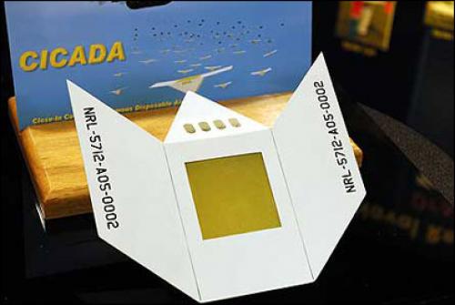 美军推进微型无人机集群研究：成本低廉 可叠加