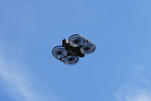 室内室外随便飞，零基础不用考证也能玩的不伤人自拍无人机体验爽到爆！