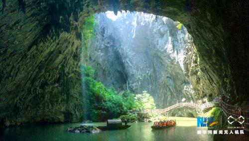 航拍华南洞天仙境 钟乳石形态多样宛如仙境