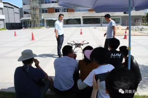 植保作业飞手，走在未来农业发展前沿的人