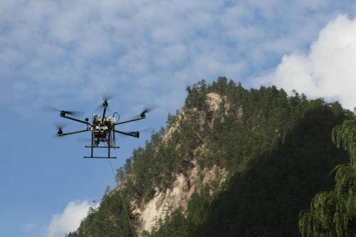 中移动高空基站首升震区 可同时为1200部手机提供通信服务