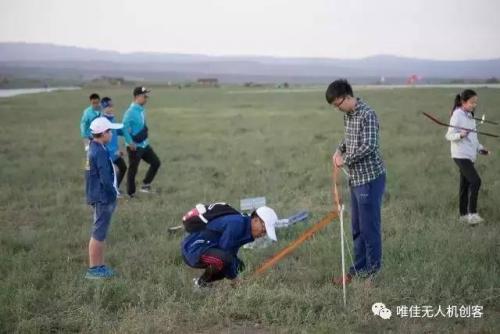 使罗山飞行营地像一副画的P1B-2（二级橡筋动力滑翔机）比赛