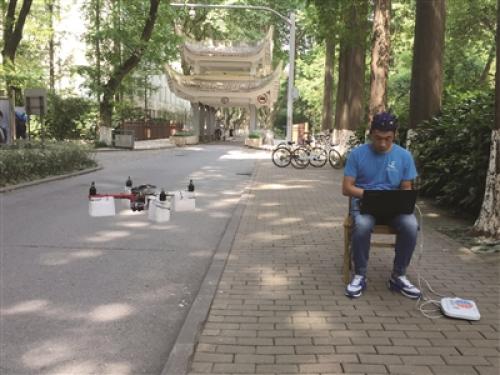 眼睛看向哪，无人机就能飞向哪