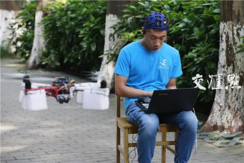 “黑科技”！意念控制无人机真实上演