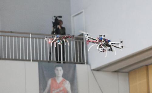 德州机器人大赛：无人机“空袭敌营”
