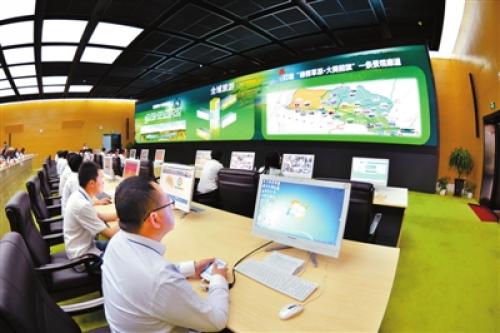 无人机替代传统牧羊人 大数据引领现代畜牧业 鄂尔多斯“云端牧场”炫秀高科技