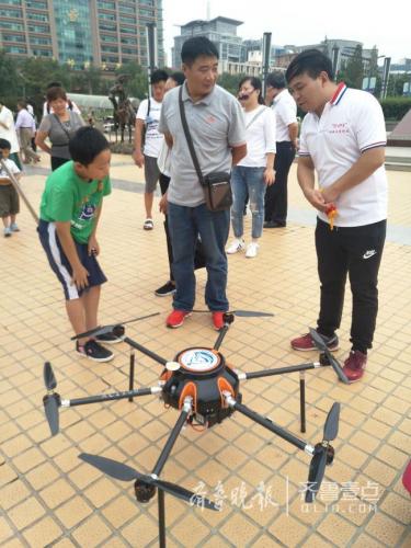用于国土测绘的弹射无人机长啥样？快来泉城广场看看