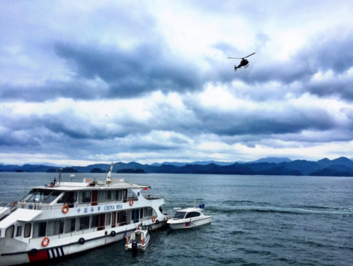 杭州千岛湖上演水上“救援大片” 首次采用直升机、无人机等新技互联网