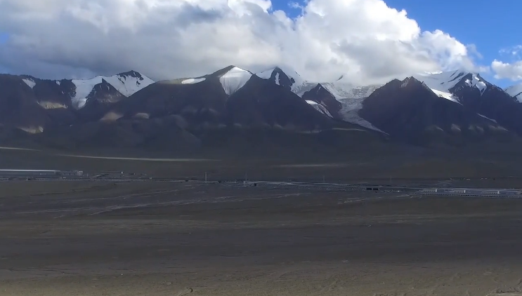 无人机网航拍玉珠峰 