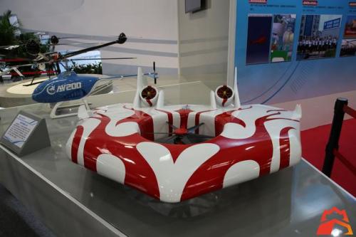 小玩意儿却蕴含着黑科技 磁悬浮旋翼无人机相当先进