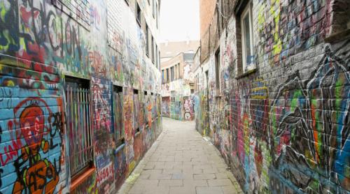 涂鸦克星直击无人机高效还原墙身整洁