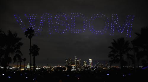 无人机光影表演耀夜空飞行．排阵．亮灯