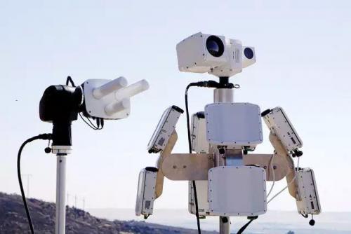 为了应对无人机，机场部署人工智能系统对入侵物进行跟踪识别