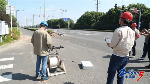 无人机代替“蜘蛛侠” 高空作业环保省力