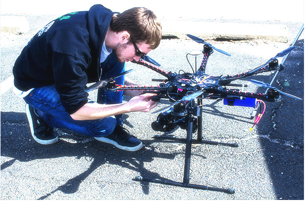 如何聘请商业无人机操作员进行摄影或录像