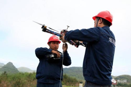 高大上|秀山供电公司高空架线居然使用无人机！