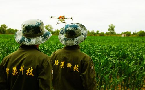 蜂巢科技宣布完成 6200 万 A 轮融资，利用无人机服务全国超过 100 万亩耕地