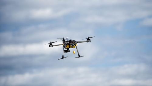 上海浦东机场旁建了个无人机创新基地，大飞机不再怕小飞机了吗？