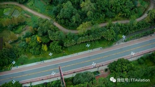 广安红马激情开跑，无人机“空中警员+摄影师”双身份亮相