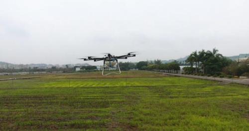 天大科研团队为无人机造"大脑"和"手臂"助力农业生产