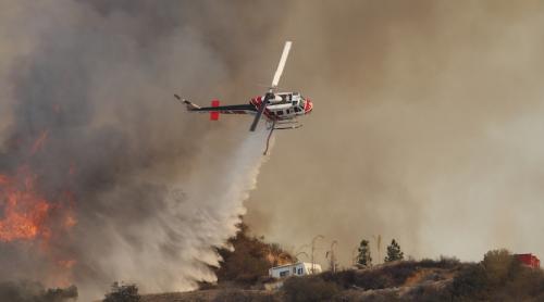 无人机飞越机场阻消防直升机救山火加州24岁空拍玩家被捕
