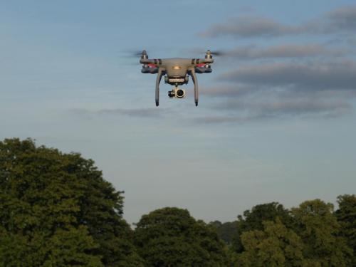 CNN获FAA批准：可在人群上空飞行无人机