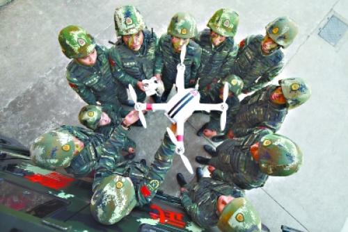 操控无人机 战士一样溜