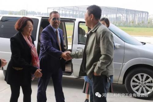 波多黎各大学代表到河南三和航空公司参观考察
