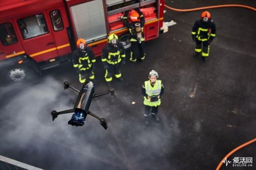 Parrot新无人机Bebop-Pro Thermal与Bluegrass登场 向生力工具进军